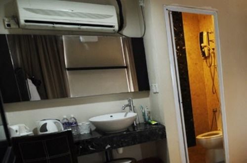 Hotel Zamburger Sg Bakap Kampong Gurun Bagian luar foto