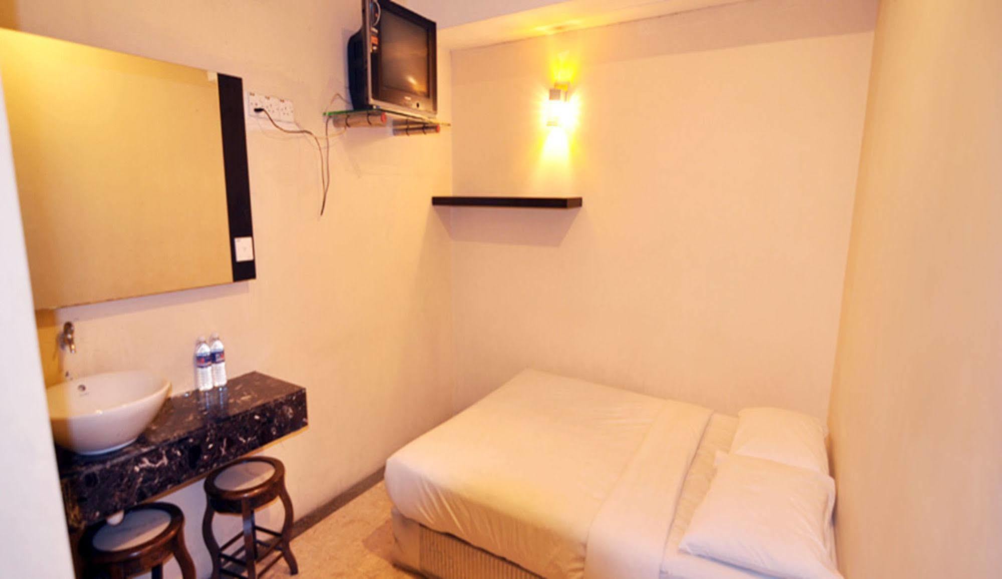 Hotel Zamburger Sg Bakap Kampong Gurun Bagian luar foto